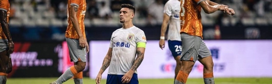  波鸿年轻门将神勇发挥，多次扑救力保球队全身而退  