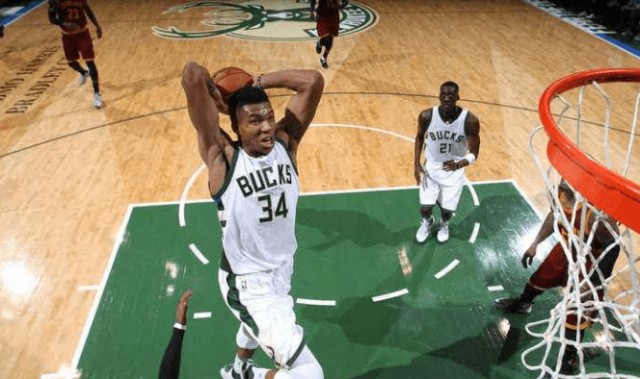  字母哥暴扣统治禁区，雄鹿主场大胜篮网止连败