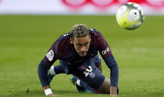  巴黎圣日耳曼客场奏凯，法甲霸主延续不败金身