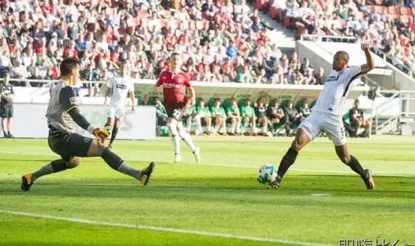  奥格斯堡防守反击战术奏效胜科隆