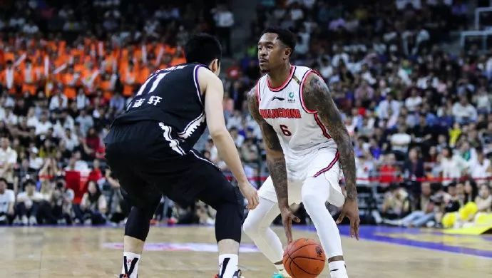  布伦瑞克中场控制出色，德甲节奏大师掌控比赛脉搏